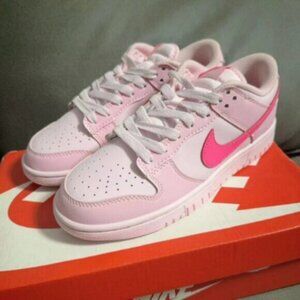 Women's Nike dunk low Triple pink